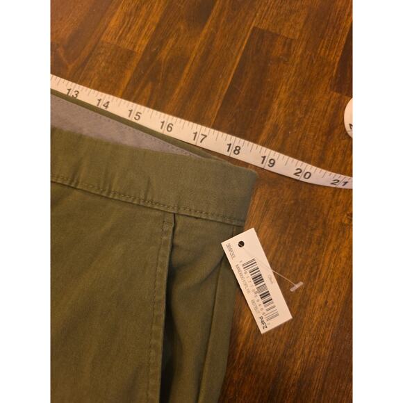 Amazon Essentials Men's 38x30 Classic Fit Chino Pants Olive Green NWT Casual - Picture 2 of 5